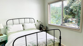 Private bath garden view guest room pet friendly, Sydney